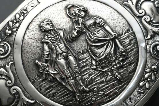 Large lid box in curved shape with embossed motif … - photo 5