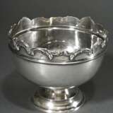 English footed bowl with rocaille border, maker's … - photo 1