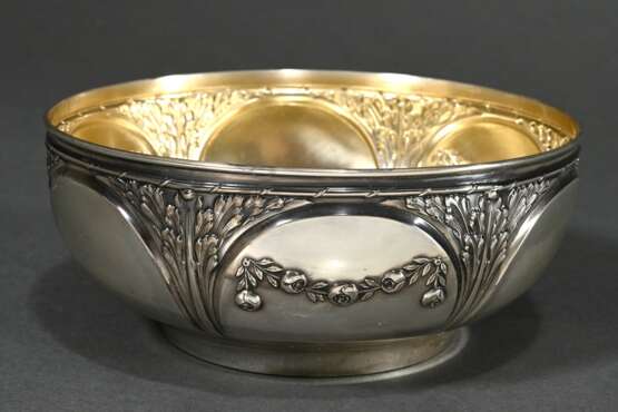 Round bowl with botanical ornaments and floral gar… - фото 1 Round bowl with botanical ornaments and floral gar… - фото 1