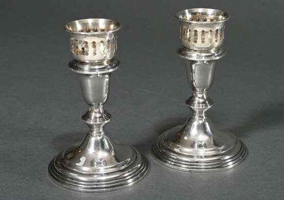 Pair of simple candlesticks with lattice top, BS&F… - фото 1 Pair of simple candlesticks with lattice top, BS&F… - фото 1