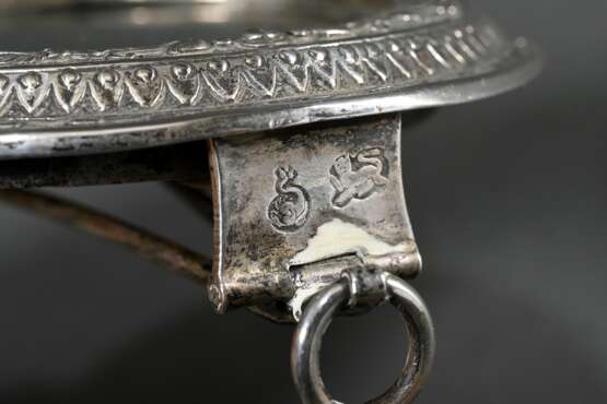 Round silver frame with embossed ornamental decora… - фото 3 Round silver frame with embossed ornamental decora… - фото 3