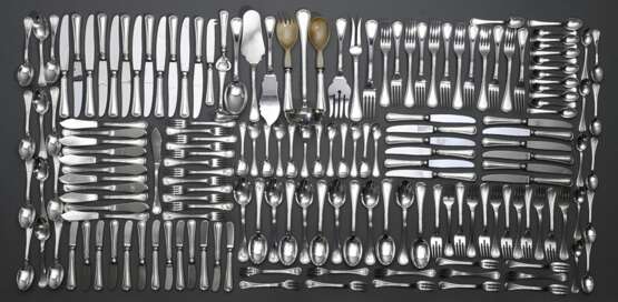 169 ieces of cutlery in Altfaden pattern for 12 pe… - photo 1 169 ieces of cutlery in Altfaden pattern for 12 pe… - photo 1