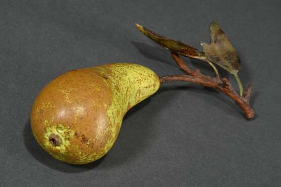 Trompe l'oeil ‘Pear’, naturalistic in shape and co… - photo 1