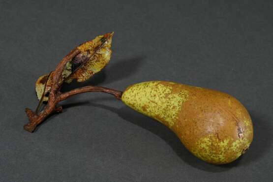 Trompe l'oeil ‘Pear’, naturalistic in shape and co… - photo 2