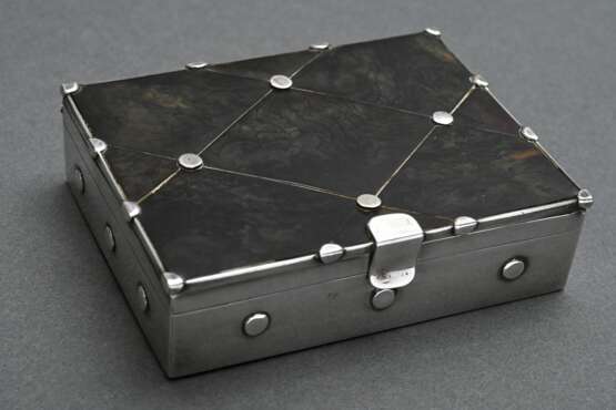 Small box with diamond pattern and rivets on torto… - photo 1 Small box with diamond pattern and rivets on torto… - photo 1