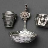 3 Various pieces of Dutch silver with repoussé dec… - photo 2