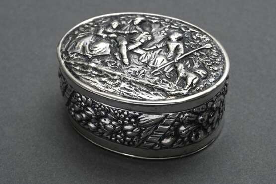 Small oval box with embossed motif ‘Shepherd scene… - photo 1 Small oval box with embossed motif ‘Shepherd scene… - photo 1