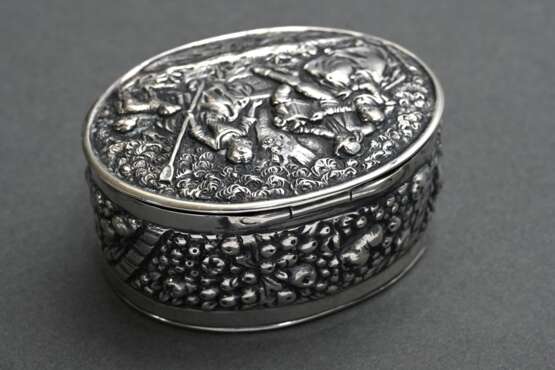 Small oval box with embossed motif ‘Shepherd scene… - photo 2 Small oval box with embossed motif ‘Shepherd scene… - photo 2