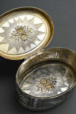 Oval snuffbox with embossed rose, ray, and ornamen… - photo 5 Oval snuffbox with embossed rose, ray, and ornamen… - photo 5