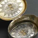 Oval snuffbox with embossed rose, ray, and ornamen… - photo 5