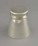 Vertu Objekte. Konisch aufgezogene Teedose mit eingelötetem Boden…