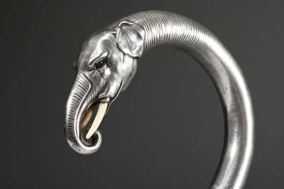 Rundkrücke mit plastisch gearbeitetem Silber 800 E… - Foto 1 Rundkrücke mit plastisch gearbeitetem Silber 800 E… - Foto 1