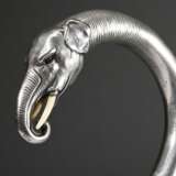 Rundkrücke mit plastisch gearbeitetem Silber 800 E… - Foto 1