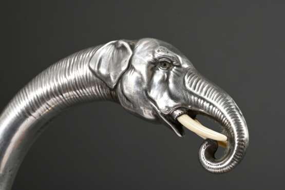 Rundkrücke mit plastisch gearbeitetem Silber 800 E… - Foto 2 Rundkrücke mit plastisch gearbeitetem Silber 800 E… - Foto 2