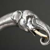 Rundkrücke mit plastisch gearbeitetem Silber 800 E… - Foto 2