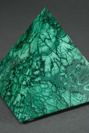 Malachit Briefbeschwerer Pyramide, 20.Jh., 14,3x15… - Foto 1 Malachit Briefbeschwerer Pyramide, 20.Jh., 14,3x15… - Foto 1
