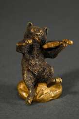 Feuervergoldete Bronze "Geige spielender Bär" mit …