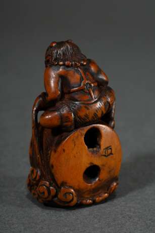 Boxwood netsuke ‘Oni with Raiden's drum and Futen'… - photo 3 Boxwood netsuke ‘Oni with Raiden's drum and Futen'… - photo 3