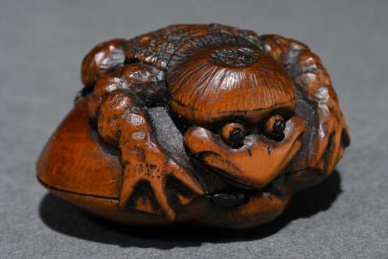 Boxwood Shunga Netsuke ‘Kappa opening a clam’ with… - photo 4