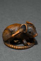 Large boxwood netsuke ‘Rat’ with curved tail and s…