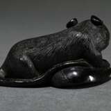 Umoregi Netsuke ‘Rat on Chestnut’, lying with head… - photo 2