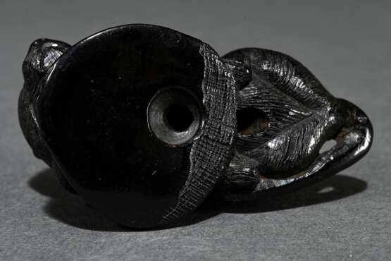 Umoregi Netsuke ‘Rat on Chestnut’, lying with head… - photo 5 Umoregi Netsuke ‘Rat on Chestnut’, lying with head… - photo 5