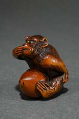 Boxwood netsuke ‘Monkey with Peach’ with deeply en…