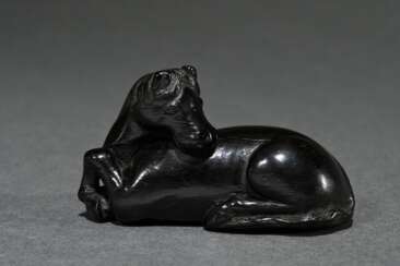 Uaki Netsuke ‘Large reclining horse’ with bent fro…