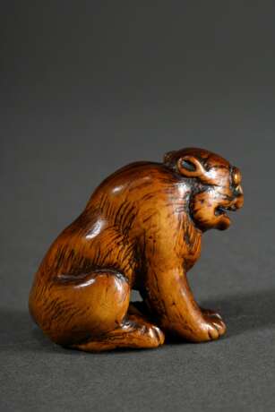 Boxwood netsuke ‘Tiger’ with inlaid brass eyes, Ja… - photo 2 Boxwood netsuke ‘Tiger’ with inlaid brass eyes, Ja… - photo 2