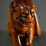 Boxwood netsuke ‘Tiger’ with inlaid brass eyes, Ja… - photo 3