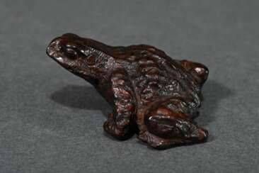 Burl wood netsuke ‘Toad’ in naturalistic form, 19t…
