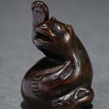 Ebony netsuke ‘Tanuki Hara Tsuzumi’ with inlaid ho… - фото 4