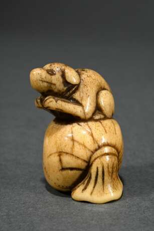 Mingei Hirschhorn netsuke ‘Puppy on Hotei's sack’,… - photo 1 Mingei Hirschhorn netsuke ‘Puppy on Hotei's sack’,… - photo 1