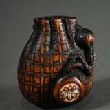 Boxwood netsuke in the shape of a tobacco pouch wi… - photo 1