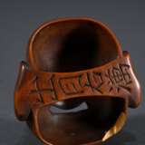 Boxwood netsuke ‘Daikoku mask’, signed Deme Uman 出… - photo 2