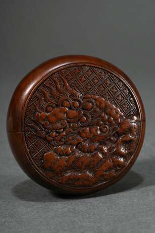Rare boxwood Hako netsuke ‘Shishi on rocks’, circa… - photo 1 Rare boxwood Hako netsuke ‘Shishi on rocks’, circa… - photo 1