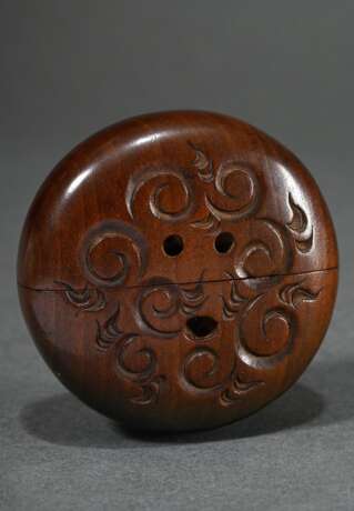 Rare boxwood Hako netsuke ‘Shishi on rocks’, circa… - photo 2 Rare boxwood Hako netsuke ‘Shishi on rocks’, circa… - photo 2