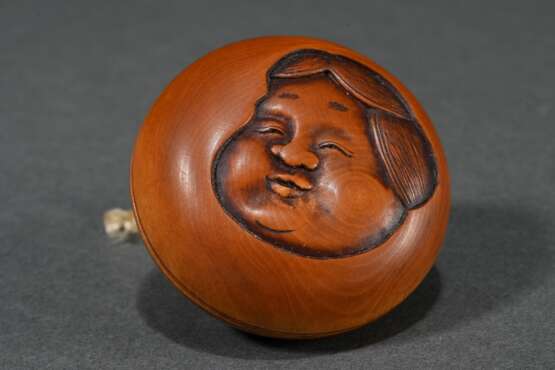 Boxwood Manju netsuke with ‘Okame’ and “mushroom” … - photo 2