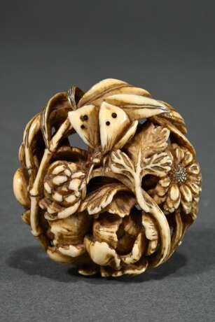 Manju netsuke carved on all sides from deer antler… - photo 1