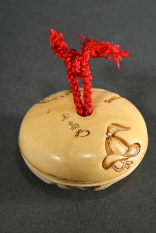Ivory Manju Netsuke ‘Karako with long-nosed Tengu … - photo 3 Ivory Manju Netsuke ‘Karako with long-nosed Tengu … - photo 3