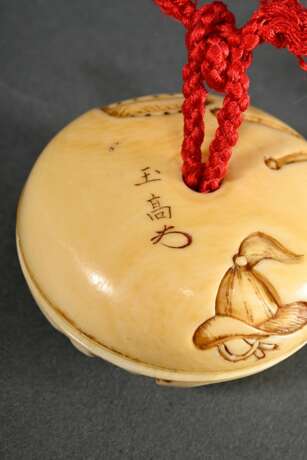 Ivory Manju Netsuke ‘Karako with long-nosed Tengu … - photo 4 Ivory Manju Netsuke ‘Karako with long-nosed Tengu … - photo 4