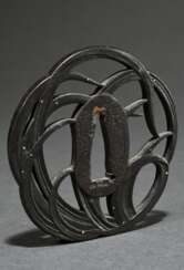 Eisen Sukashi Tsuba in unregelmäßig runder Form "S…