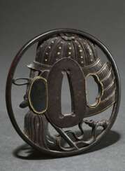 Ovales Eisen Tsuba mit positivem Schattenriss und …