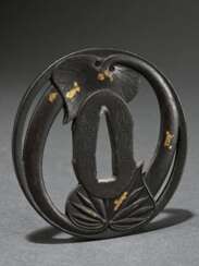 Eisen Tsuba mit positivem Schattenriss "Aoi Blätte…