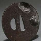 Rundes Eisen Tsuba "Awabischnecke und Pilgermusche… - Foto 1