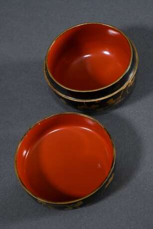 2 Various Japanese lacquerware items: round box wi… - фото 4