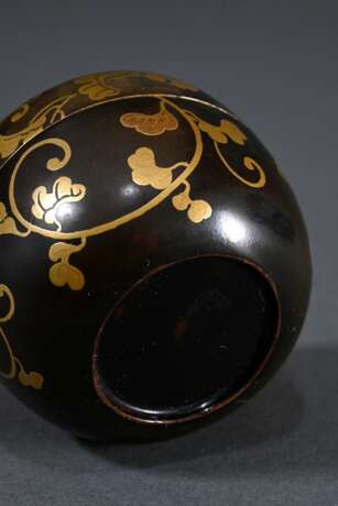 2 Various Japanese lacquerware items: round box wi… - фото 5