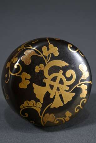 2 Various Japanese lacquerware items: round box wi… - фото 6