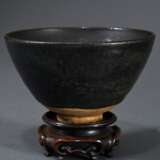 Teeschale aus bräunlichem Steinzeugscherben mit ma… - Foto 1