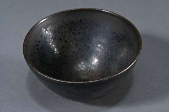 Teeschale aus bräunlichem Steinzeugscherben mit ma… - Foto 2 Teeschale aus bräunlichem Steinzeugscherben mit ma… - Foto 2